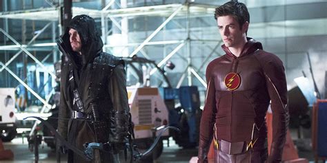 The Flash: Jessica Parker Kennedy & More Return for Final。